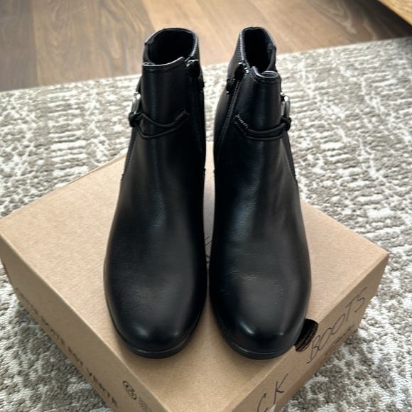 Clarks Emily2 Ankle Boot - Picture 2 of 7